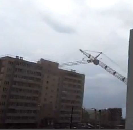 Collapsing Crane in Russia!