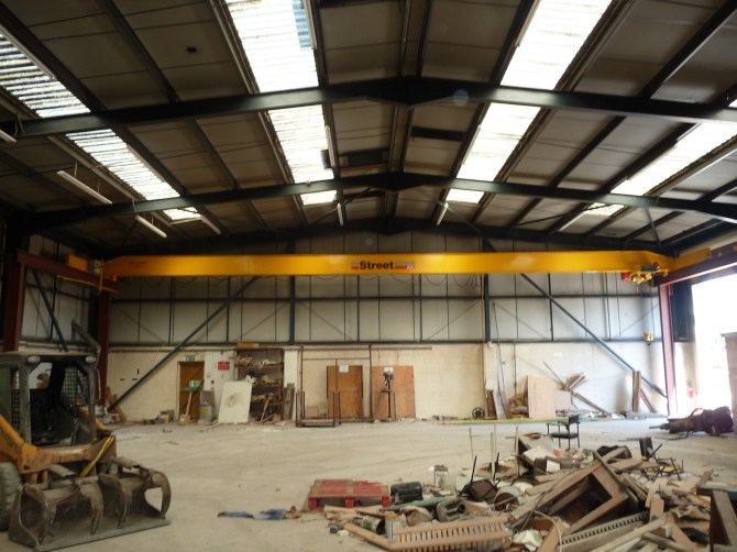 This crane has worked very few hours and is Ex stock.